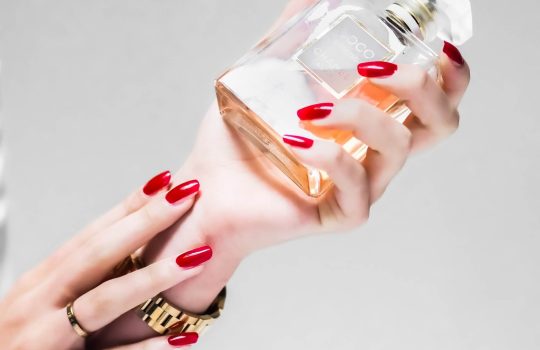 Damskie perfumy na imprezę – jak oczarować na parkiecie?