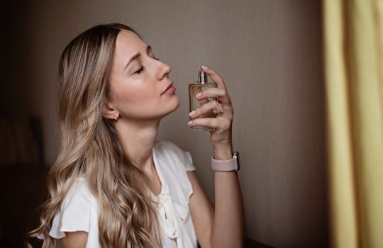 Jak dobrać perfumy i ich zapach? Poradnik dla kobiet i mężczyzn