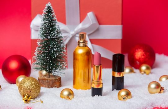 Co kupić na święta? Poznaj sprawdzone kosmetyki na prezent świąteczny