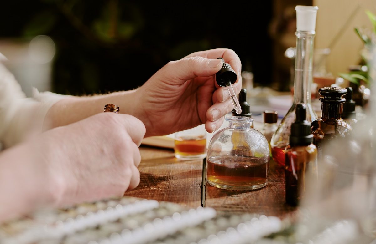Layering perfum – czyli jak łączyć i mieszać zapachy perfum?