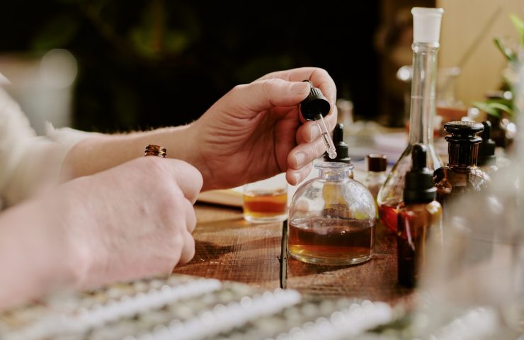 Layering perfum – czyli jak łączyć i mieszać zapachy perfum?
