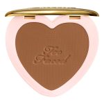 TOO FACED Born This Way Soft Blur utrwalający puder w kompakcie Deep 4.8g